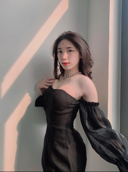 Nằm trong dàn hot girl 2K4, cô gái Triệu Vi cũng được nhiều người yêu mến.