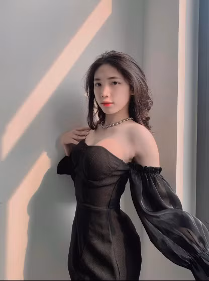 Nằm trong dàn hot girl 2K4, cô gái Triệu Vi cũng được nhiều người yêu mến.