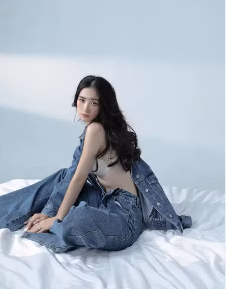 Từ hình tượng trong sáng, ngây thơ, Jun Vũ của hiện tại đã trưởng thành hơn, quyến rũ và gợi cảm hơn, cũng chăm diện những trang phục khoe dáng hơn trước. Ảnh: IGNV