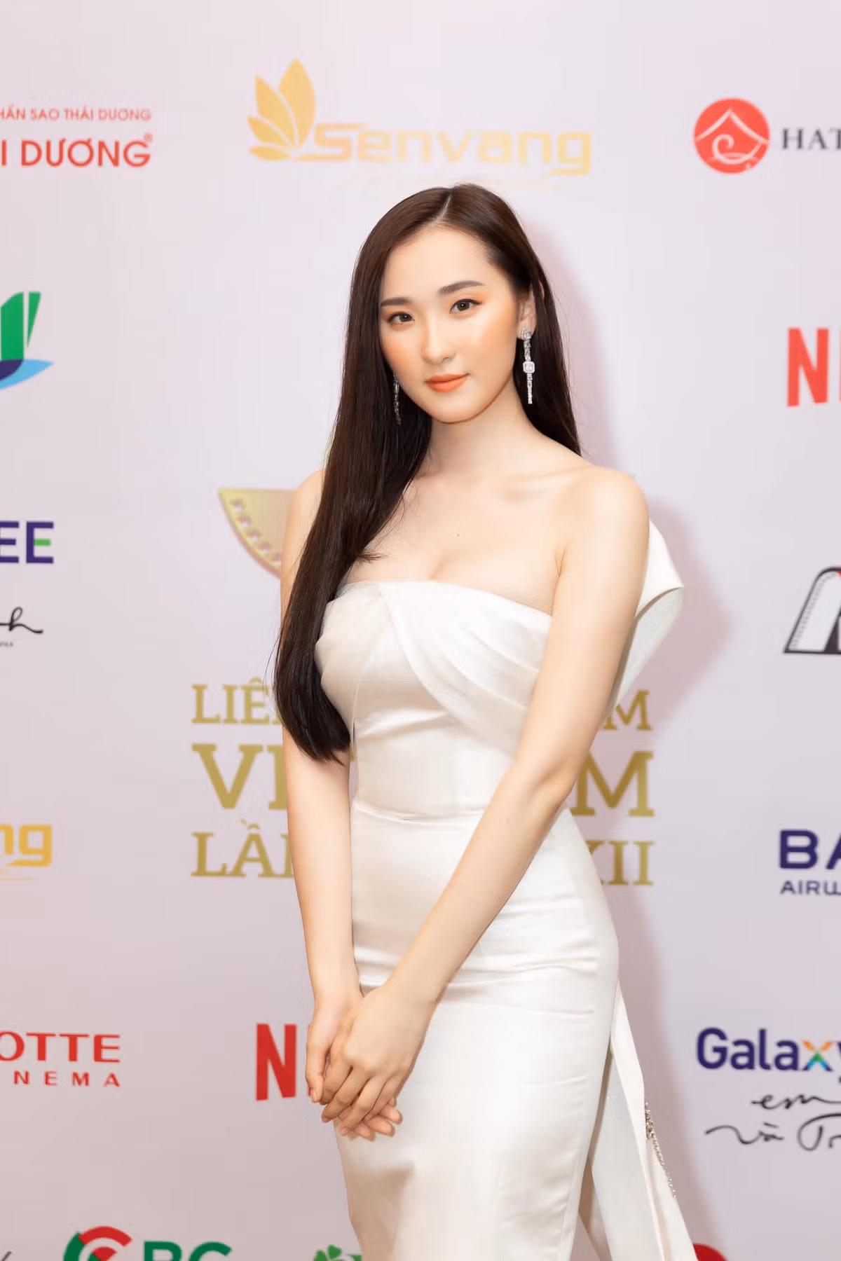 Bên cạnh đó, người đẹp không quên rèn luyện thể thao để có thân hình săn chắc, rộng đường cho sự nghiệp làm nghệ thuật sau này. Ảnh: FBNV