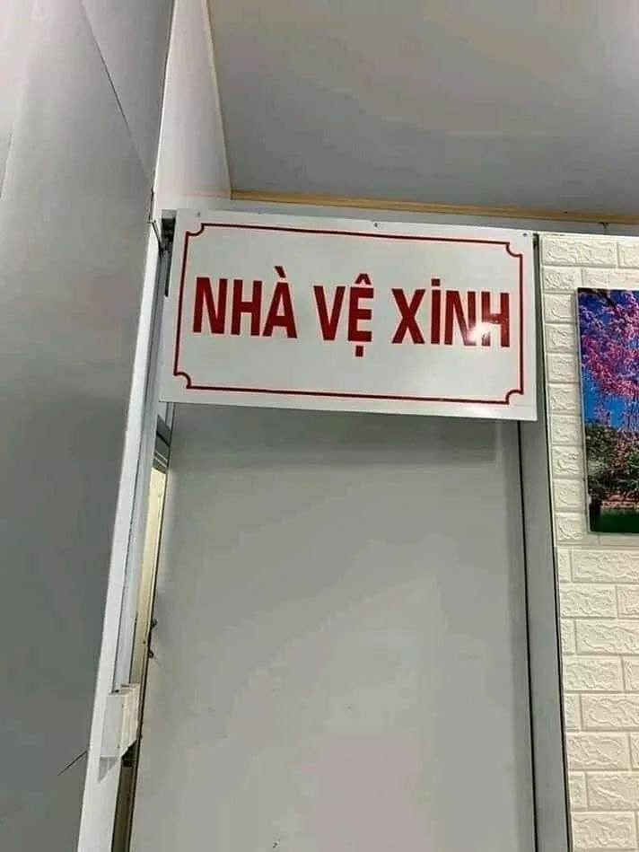 Chỉ cần một lỗi tại biển hiệu sai chính tả đơn thuần cũng tạo nên tràng cười vỡ bụng cho cư dân mạng.