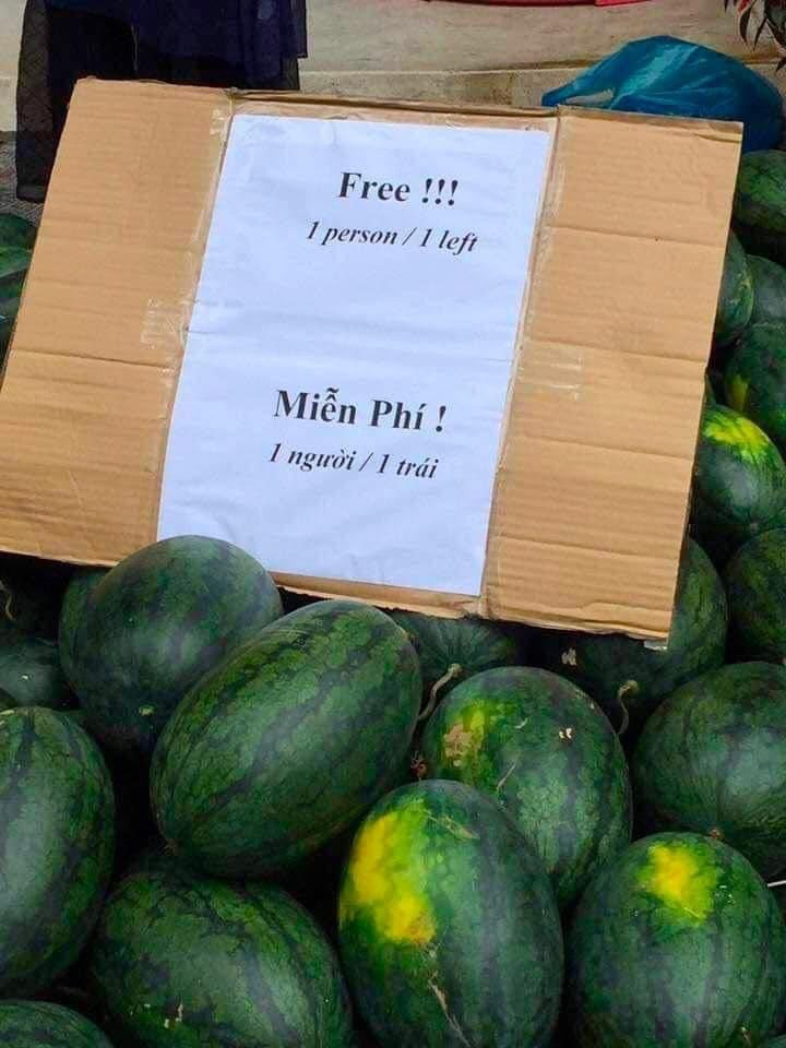 Những lỗi sai cơ bản của biển quảng cáo sai chính tả này khiến người đọc không ngừng "phì cười" và để lại những bình luận vô cùng hài hước.