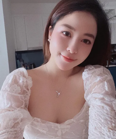 Trâm Anh không học theo phong cách thời trang của bất cứ ai mà tìm những món đồ phù hợp với vóc dáng của bản thân.