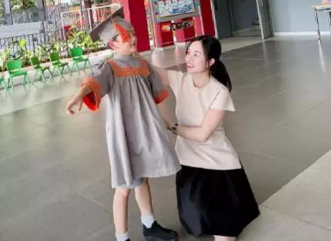 Ở phần bình luận bài đăng, netizen bày tỏ sự thích thú bởi Khoai Tây giờ đã ra dáng thanh niên nhí. Chính Ly Kute cũng phải thừa nhận thời gian trôi quá nhanh.