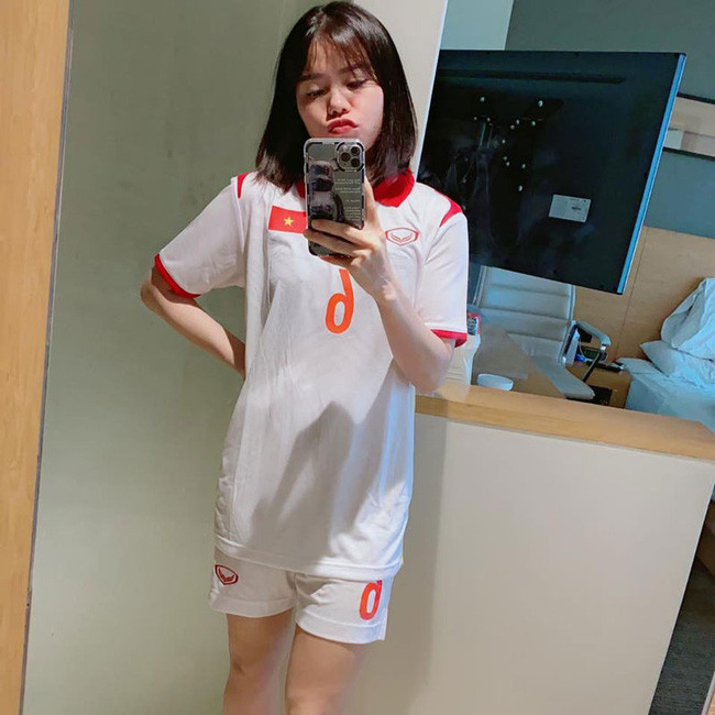 Ngoài tài năng, nhan sắc của cô cũng là điểm thu hút sự quan tâm của cư dân mạng.