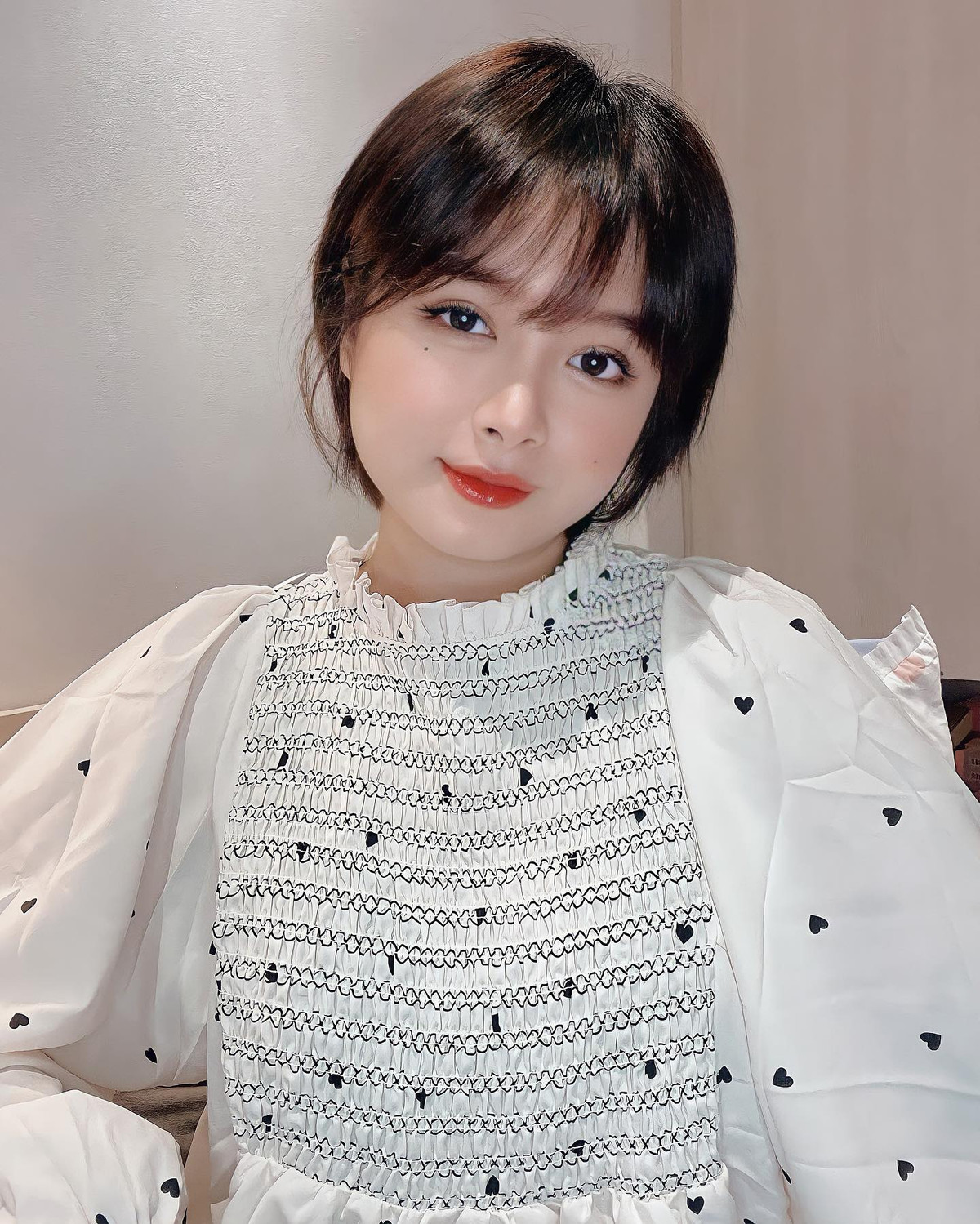 Được biết Bảo Uyên còn từng tham gia đóng phim ngắn như "Chàng trai đến từ hôm kia", "Người thương năm ấy"... Ngoài ra, cô còn đi hát và đang hoạt động trong nhóm Hot Face Sài Gòn. Ảnh: Tổng hợp