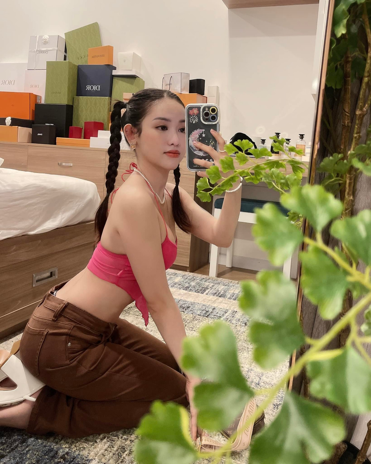 Được biết, từ năm 17 tuổi, cô nàng đã can thiệp dao kéo.