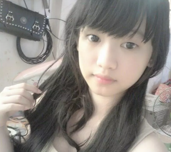 Thời điểm đó Thúy Vi sở hữu gương mặt bụ bẫm, khá xinh xắn, có nhiều nét khác hẳn so với thời điểm hiện tại.