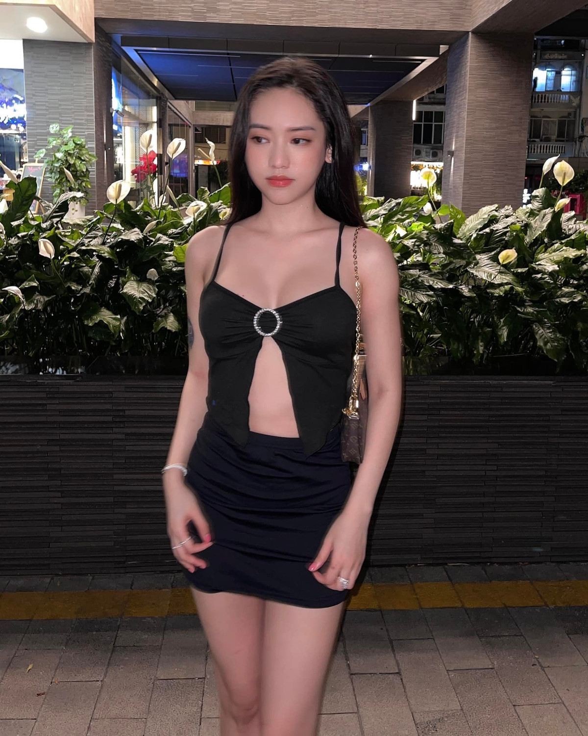 Tuy nhiên, vì không có tài năng nổi bật nên hot girl không đạt được những thành công về danh vọng như mong muốn. Ảnh: Tổng hợp