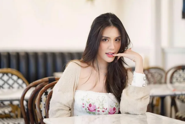 Nụ cười tươi luôn thường trực trên môi cũng trở thành "điểm cộng" cho Thanatcha.