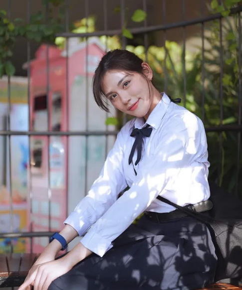 Sau vài năm nổi tiếng kể từ khoảnh khắc đó, hiện tại nhan sắc của gái xinh này thăng hạng đáng kể.