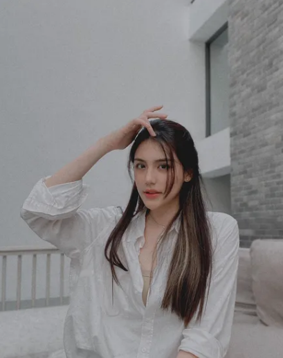 Hình ảnh đời thường của cô gái này mỗi lần chia sẻ lên MXH cũng xinh "miễn bàn".