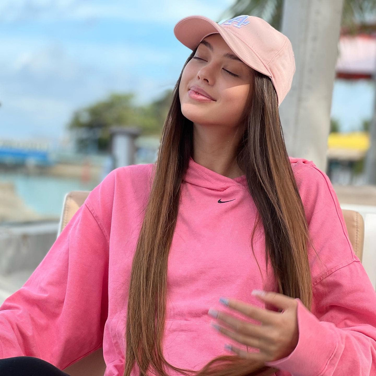 Theo dõi Bùi Tiến Dũng hẳn nhiều người cũng biết, đến thời điểm hiện tại anh chỉ công khai hẹn hò duy nhất với cô gái này.