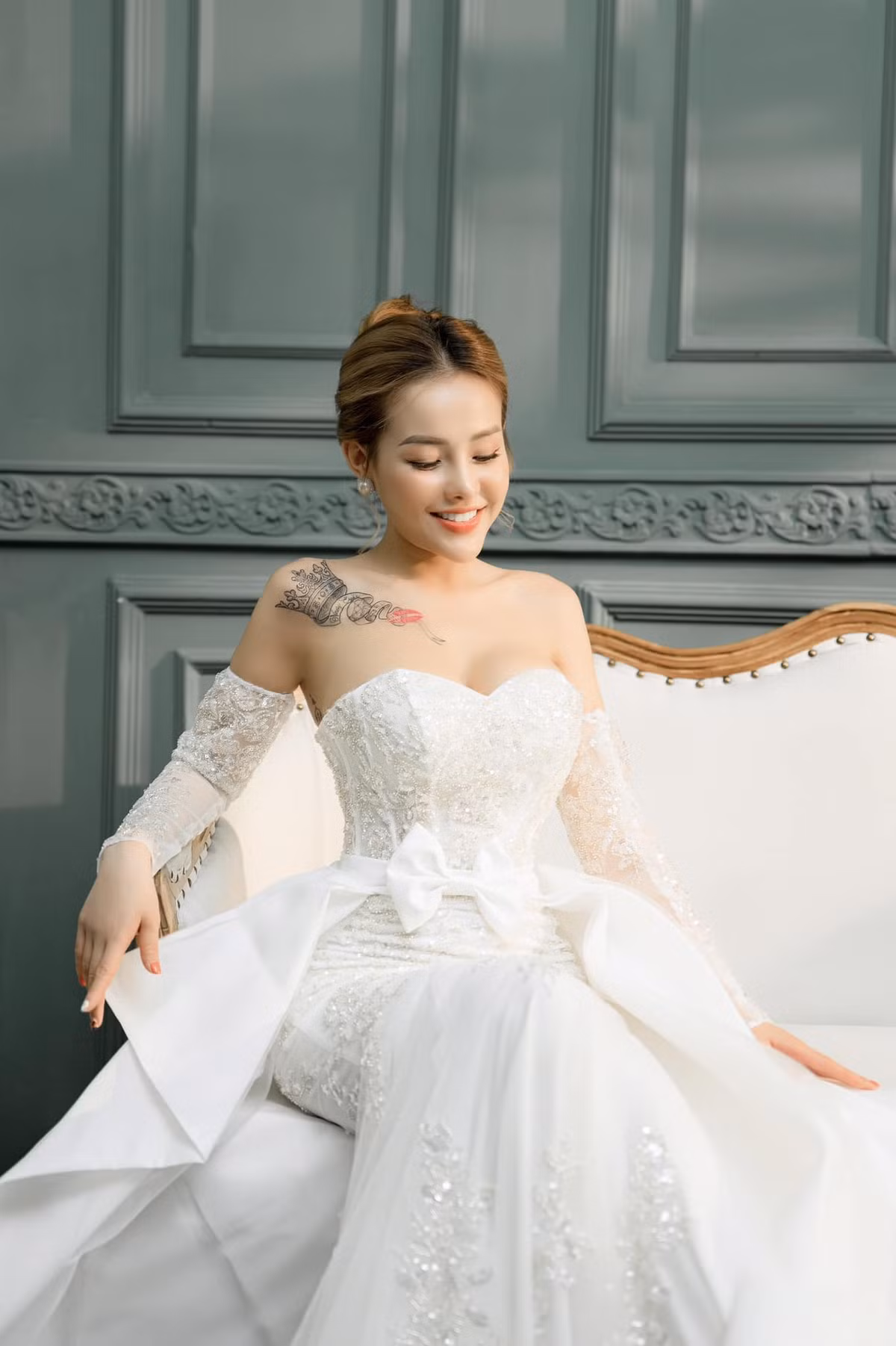 Khoe anh cuoi, “hot girl thi phi” Ngan 98 lo hinh xam khung