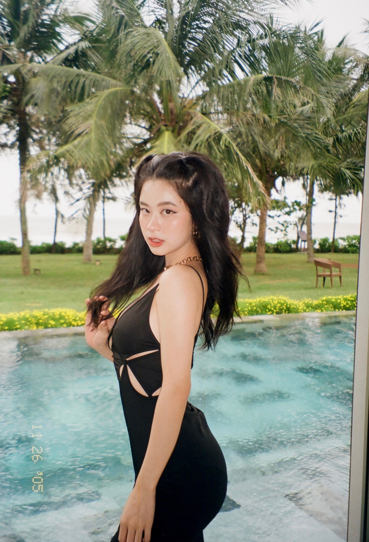 Hàn Hằng tiếp tục giữ vững phong độ nhan sắc cũng như độ táo bạo khiến nhiều gái xinh khác phải xuýt xoa trầm trồ.