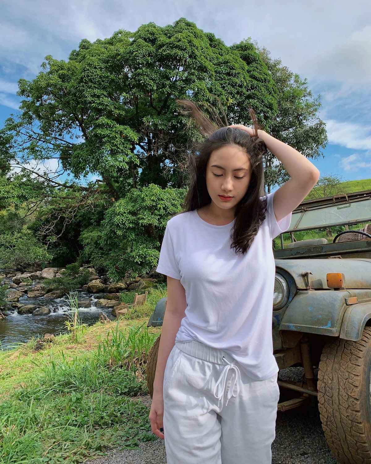 Hot girl Lào gốc Việt dù còn rất trẻ tuổi nhưng sở hữu vẻ đẹp sang chảnh và kiêu kỳ khiến bất kỳ ai cũng bị thu hút.