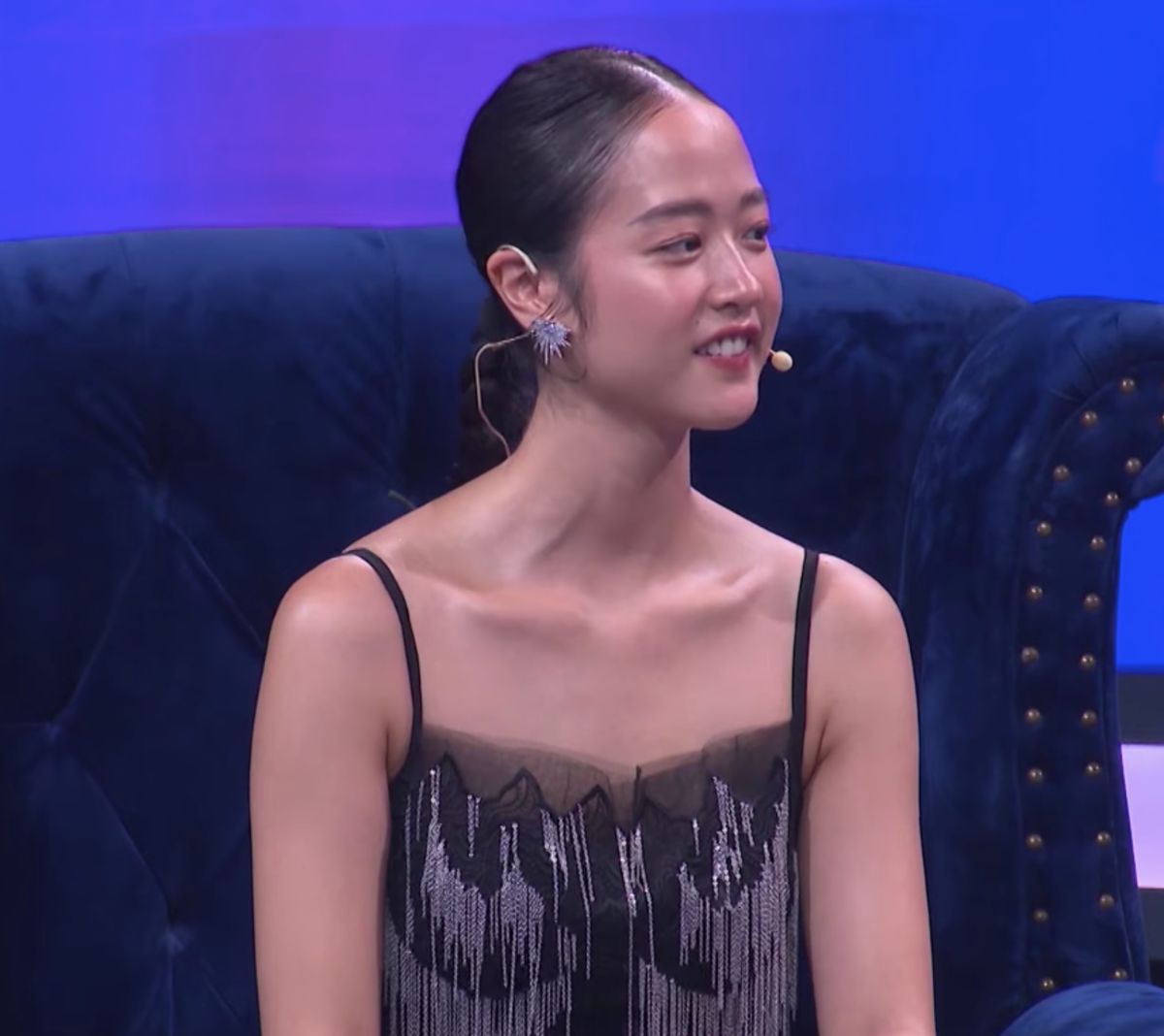 Theo tìm hiểu, nữ chính mới này là cái tên quen thuộc với cư dân mạng, là Amandine Thùy Trinh - "nàng thơ" của Đen Vâu trong MV Trốn Tìm.