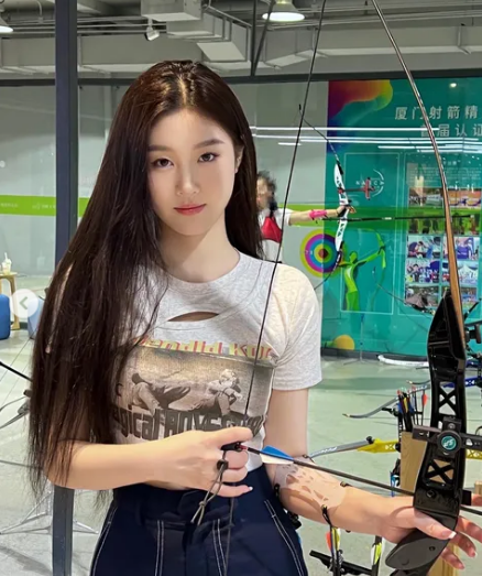 Nhờ nét đẹp trong sáng, khả ái, cô nàng được cư dân mạng đặt cho biệt danh "tiểu tiên nữ".