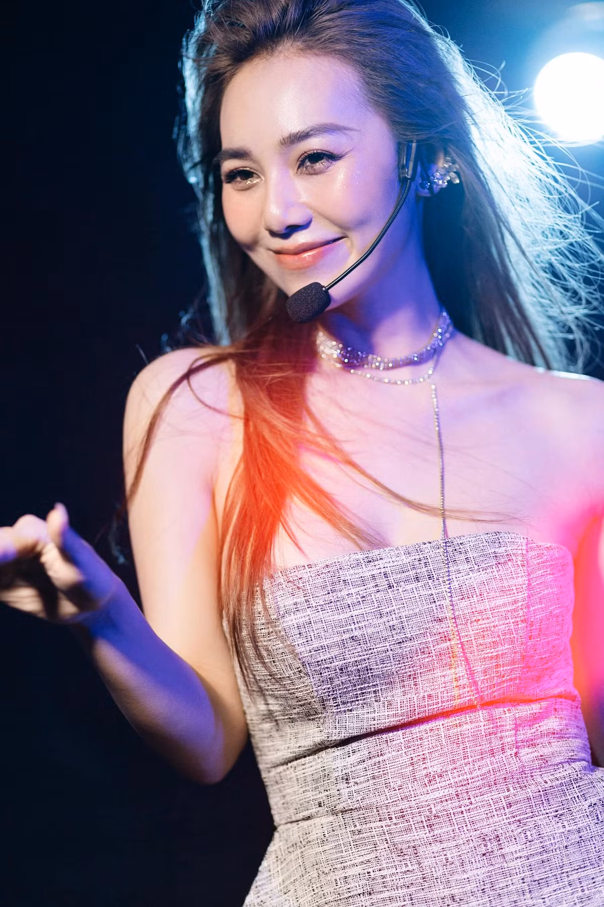 Nhờ nét đẹp khả ái, trong trẻo mà cô nàng đã thu hút được 2,1 triệu người theo dõi trên TikTok và hơn 66 ngàn lượt follow trên Facebook cá nhân.