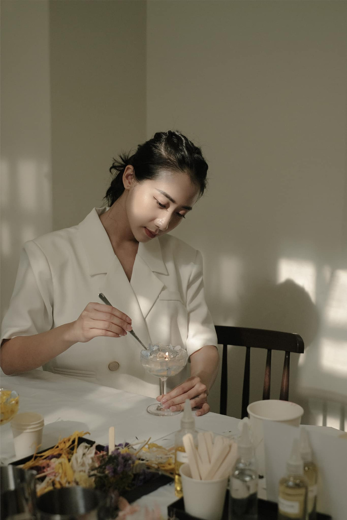 Anh từng là người đứng sau, sản xuất ra các MV của không ít ca sĩ đình đám.