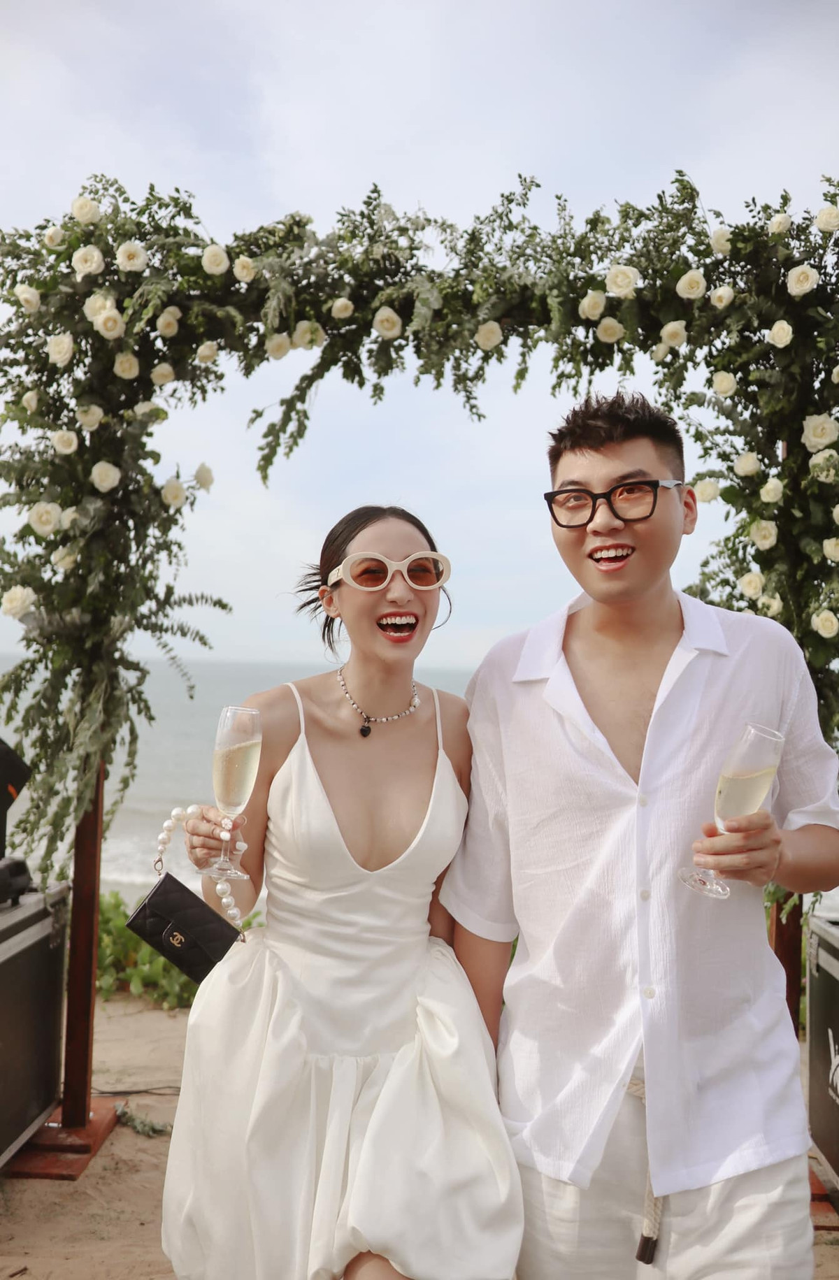 Theo tìm hiểu, chồng sắp cưới Kiều Ly tên Anh Đức - một gương mặt khá quen thuộc với các nghệ sĩ Việt.