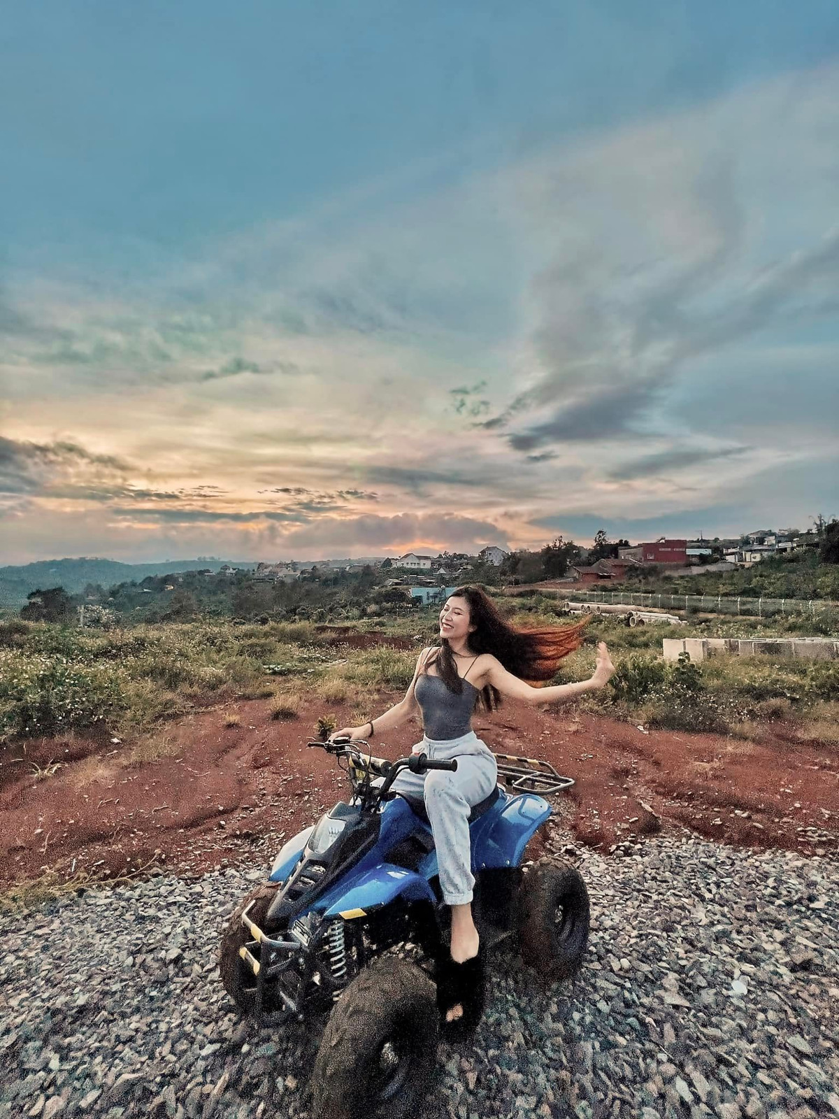 Tuy chưa thực sự ghi được những dấu ấn đáng kể trong làng nhạc Việt song cựu hot girl một thời Trang Pháp lại nhận được nhiều lời khen ngợi về ngoại hình.