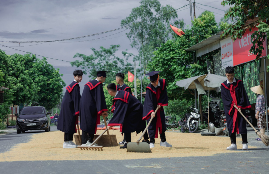 Bộ ảnh kỷ yếu của học sinh Nghệ An sau khi đăng tải lên MXH đã thu hút hàng nghìn lượt tương tác của cộng đồng mạng.