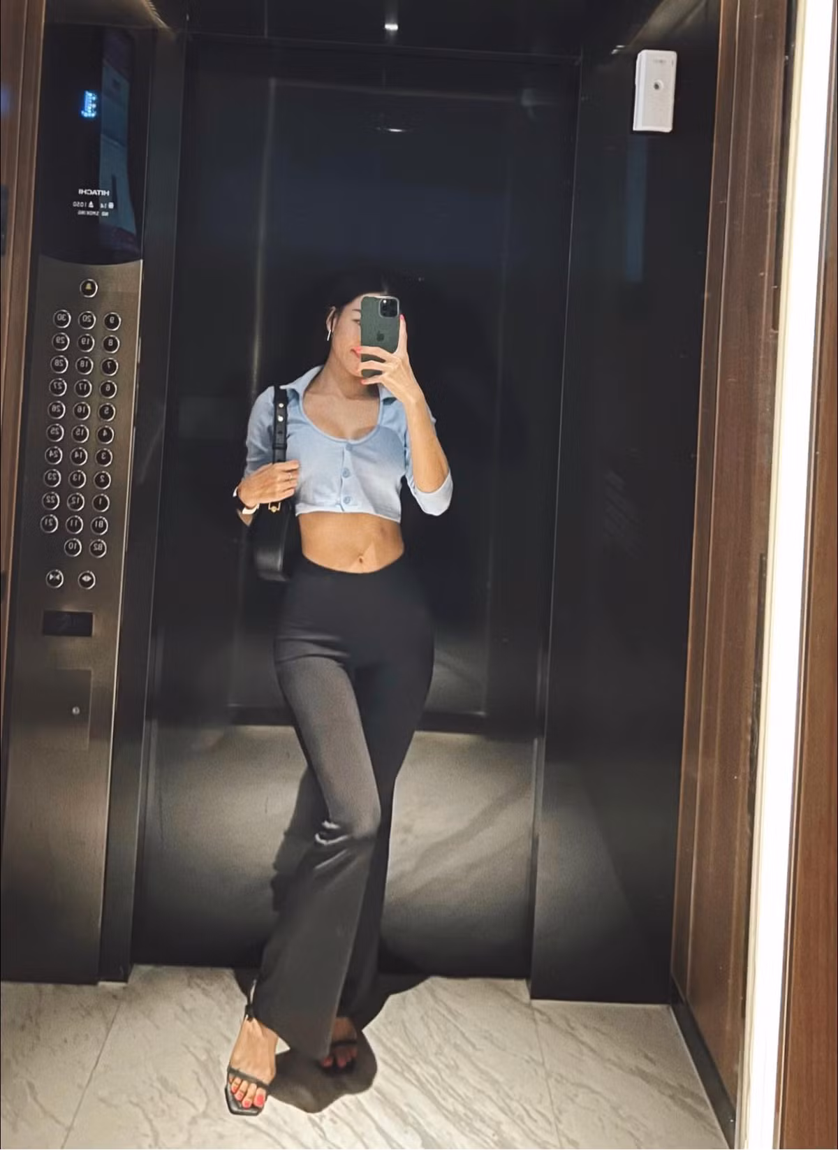 Yến Xuân là một trong những nàng WAGs được dân tình qua tâm chú ý hàng đầu vì là bạn gái của thủ môn điển trai Đặng Văn Lâm.