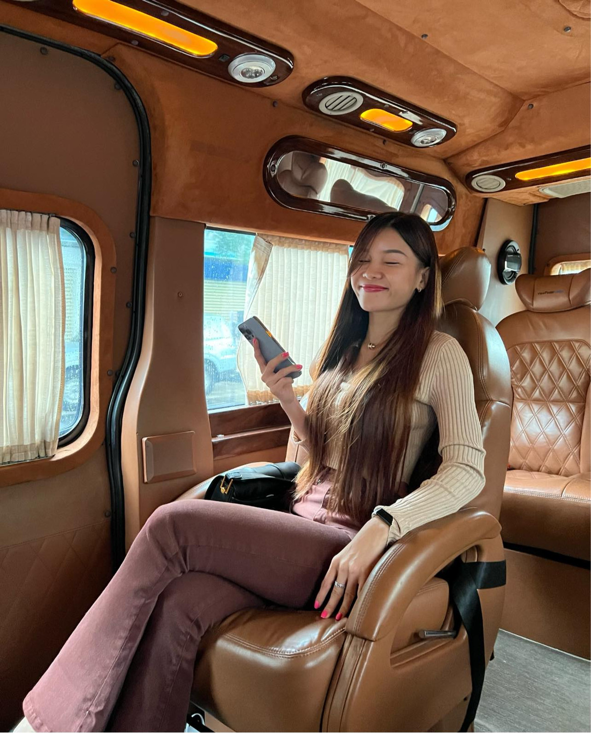 Dường như bất kỳ cô nàng nào cũng muốn có được body siêu đỉnh như bạn gái Lâm Tây, từ vòng ngực nở nang đến vòng eo phẳng lỳ, cũng như vòng mông căng tròn hút mắt.