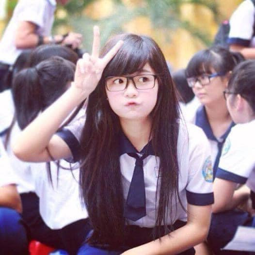 Mới đây An Dâu chia sẻ loạt hình ảnh thời còn đi học của mình, ngay lập tức những khoảnh khắc này trở thành tâm điểm chú ý của cư dân mạng.