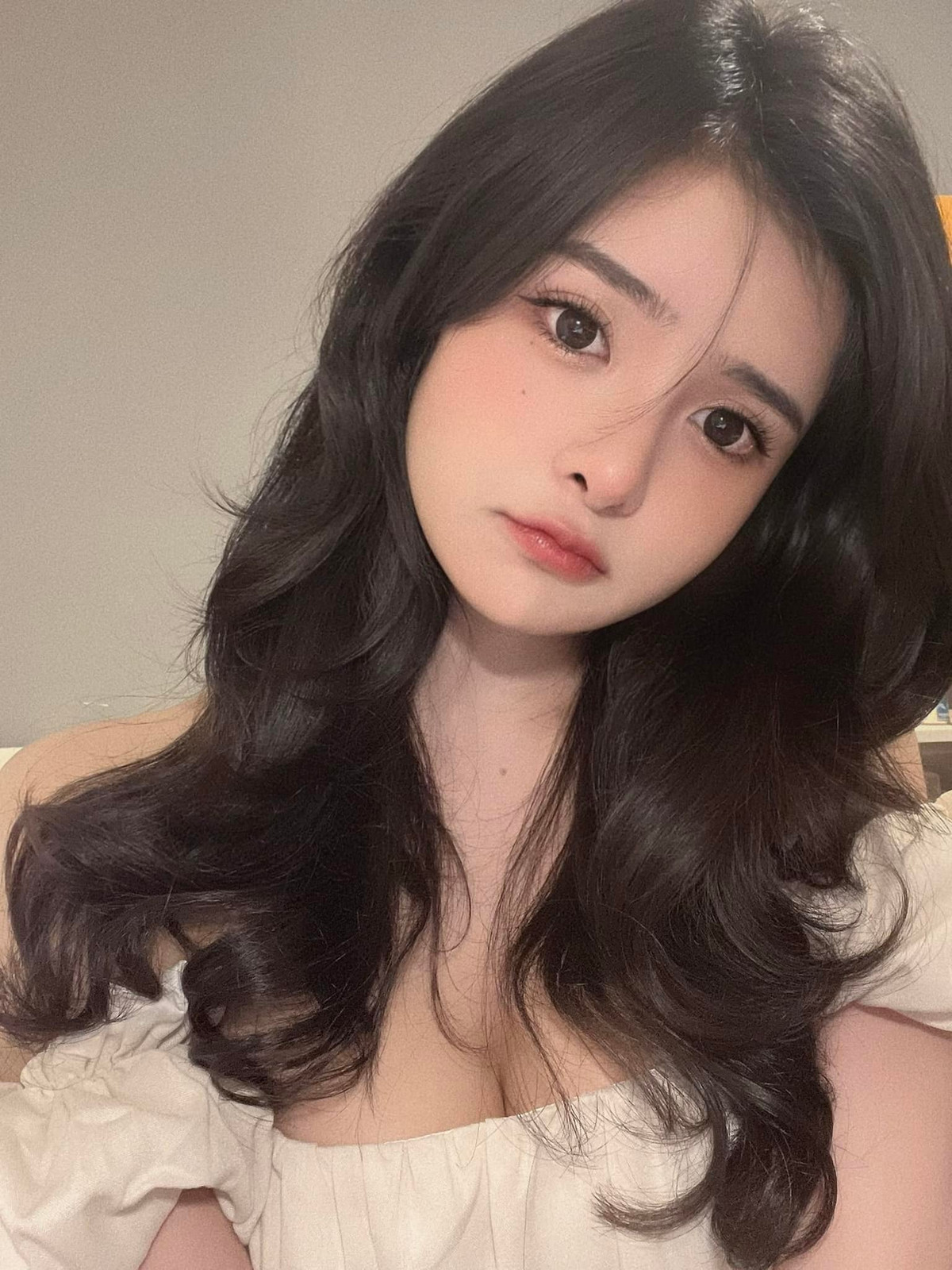 Gương mặt vẫn xinh đẹp và ngây thơ như ngày nào nhưng vóc dáng thì gợi cảm bội phần.