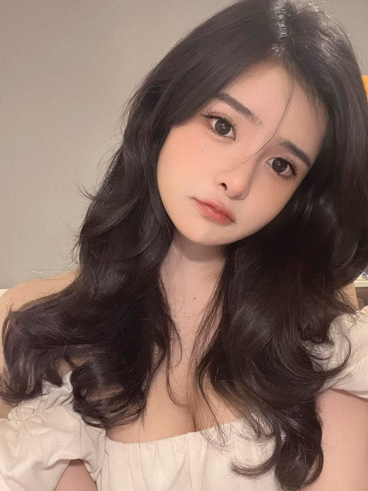 Gương mặt vẫn xinh đẹp và ngây thơ như ngày nào nhưng vóc dáng thì gợi cảm bội phần.