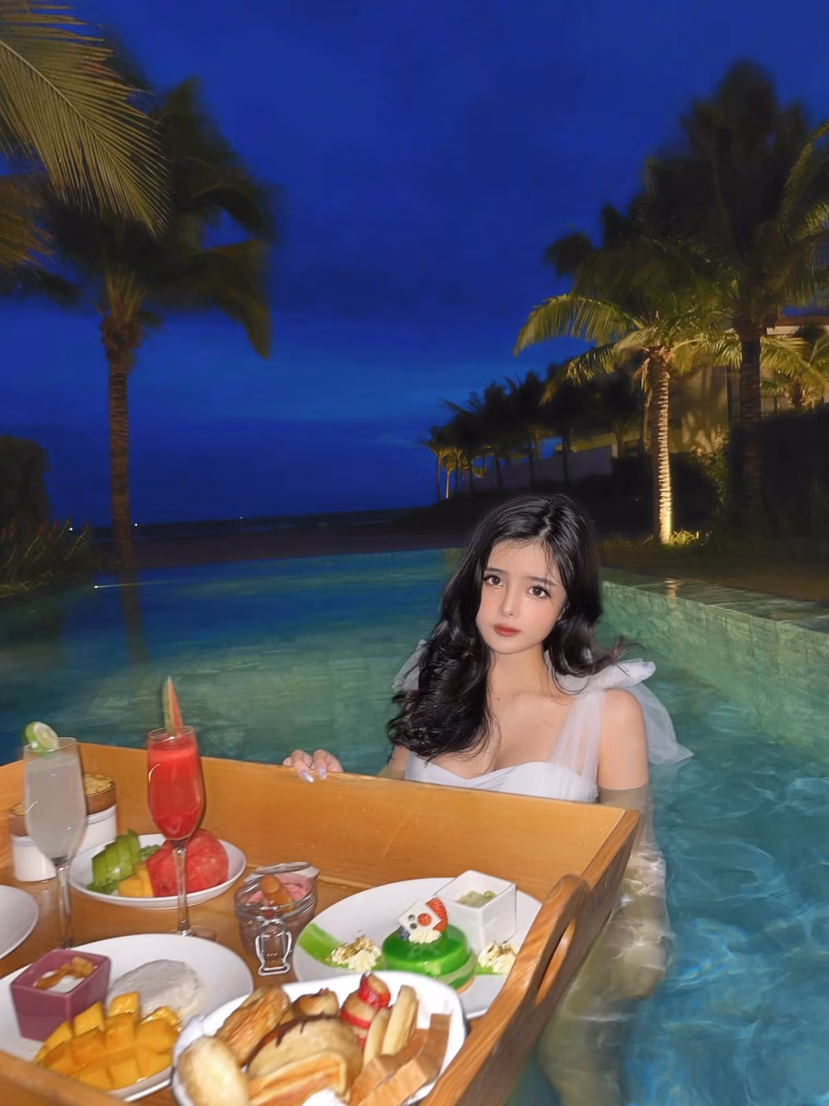 Tuy vậy, hot girl Sài thành khá kín tiếng về cuộc sống cá nhân. Cô nàng ít khi chia sẻ về công việc hay tình yêu trên mạng xã hội. Ảnh: FBNV