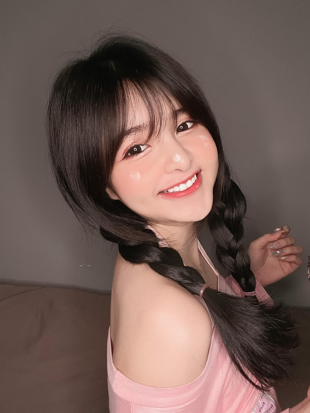 Hiện tại An Dâu đang có lượng fans khá khủng. Instagram của cô có hơn 512.000 lượt theo dõi.