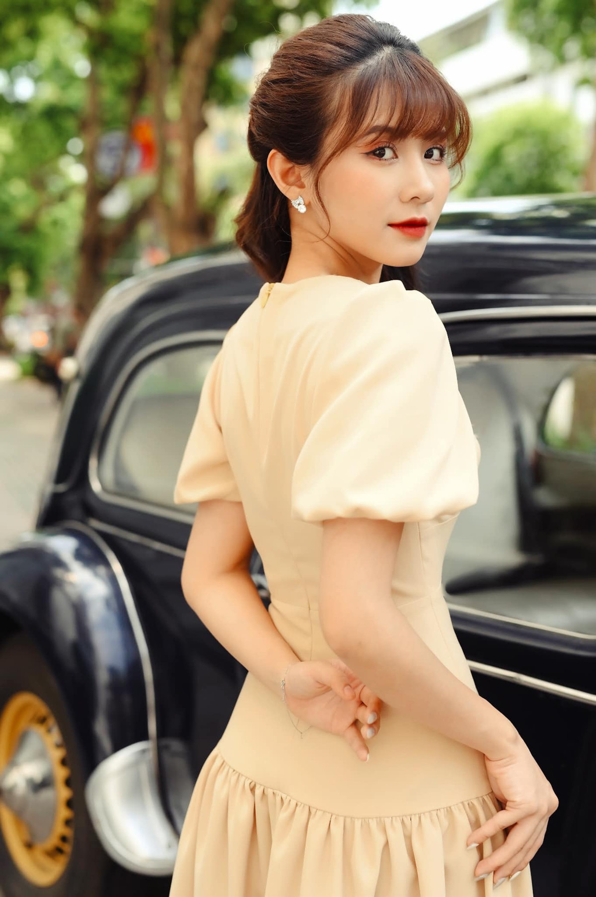 Trước đó cô từng góp mặt trong một số bộ phim như: Hương Vị Tình Thân, Mặt Nạ Gương… Nhưng phải đến Chồng Cũ, Vợ cũ, Người Yêu Cũ cô mới bắt đầu được khán giả để ý.