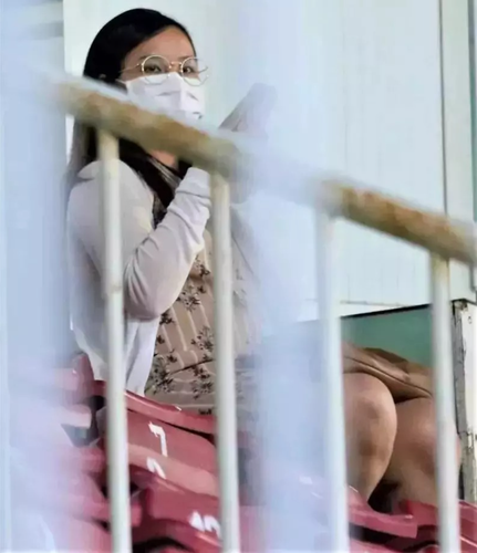 Mãi cho đến ngày 18/8, Công Phượng thông báo vợ đã hạ sinh con thành công thì người hâm mộ mới biết.