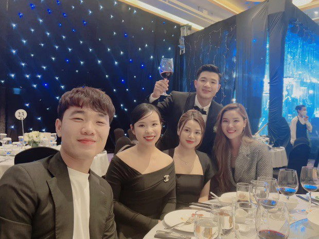 Từ sau khi sinh quý tử đầu lòng, Viên Minh rất ít khi xuất hiện trên MXH. Tuy nhiên thời gian qua cô nàng chăm chỉ check in tại nhiều đám cưới của dàn cầu thủ Việt.