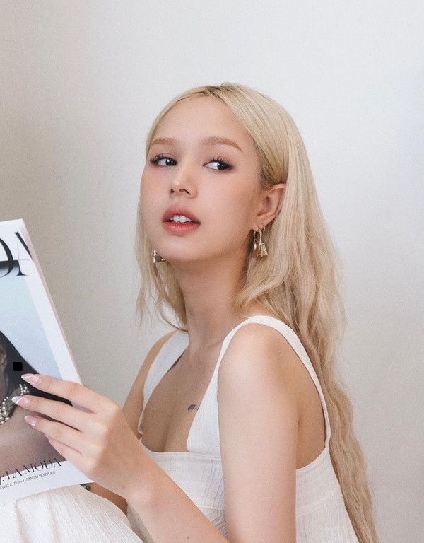 Sau khi kết hôn cùng Xemesis, Xoài Non trở thành cái tên thu hút sự chú ý từ netizen chẳng kém những nghệ sĩ trong showbiz Việt.