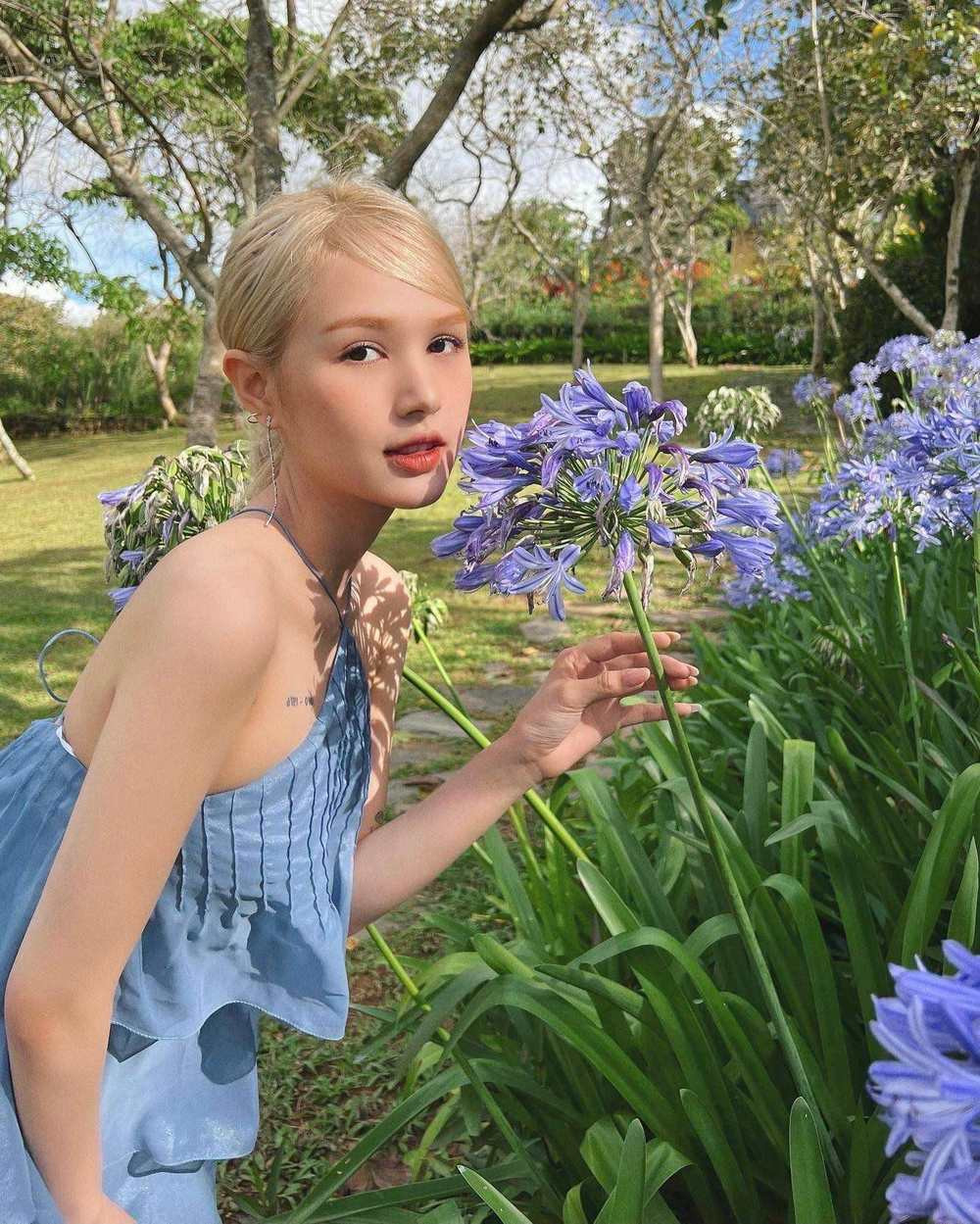 So với loạt ảnh xuề xòa trên, người đẹp liên tục khiến fan xuýt xoa trước ngoại hình xinh đẹp trong những khung ảnh đăng tải trên trang cá nhân.