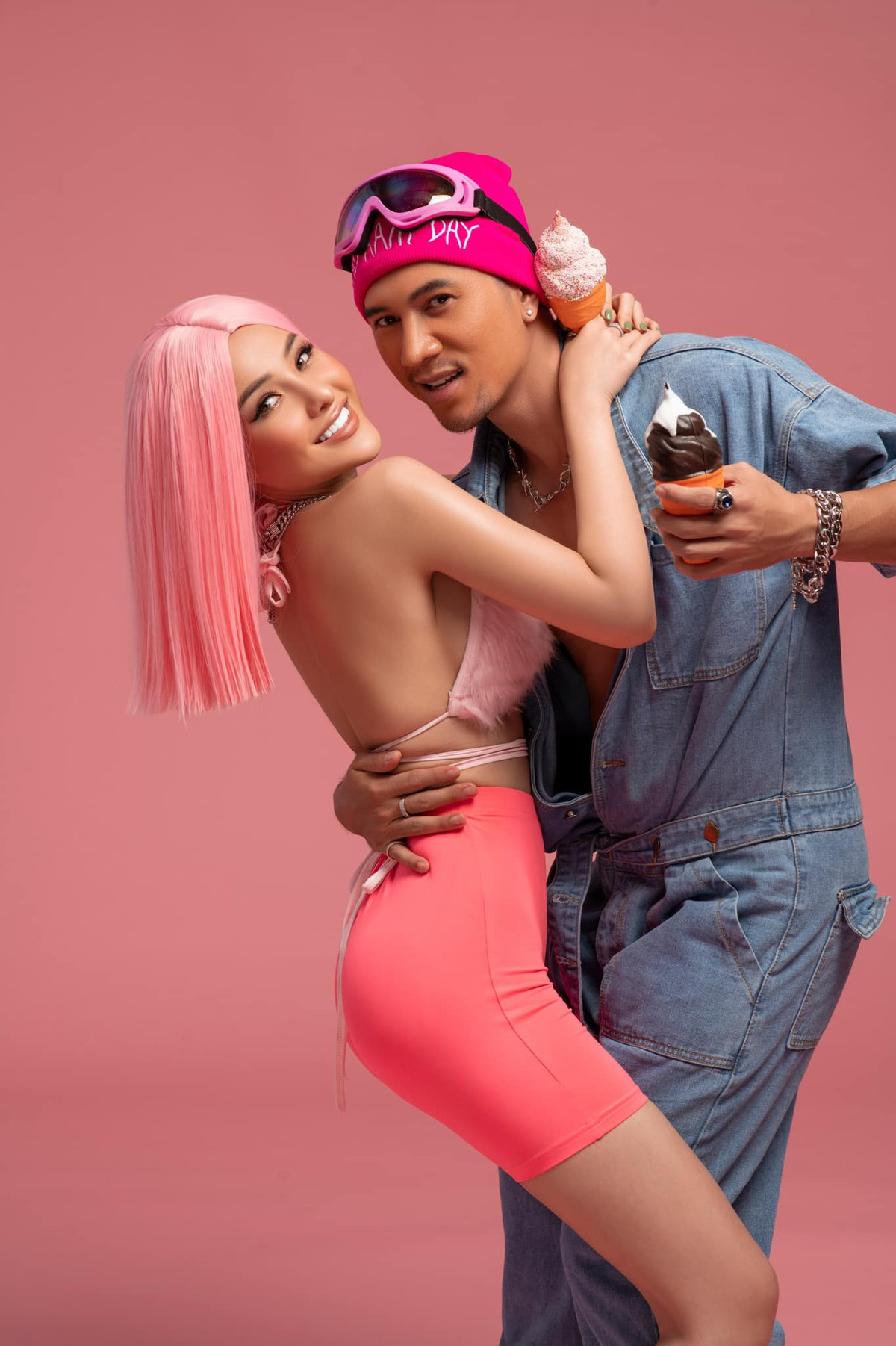 Sở hữu nét đẹp sắc sảo, thế nhưng Ngân 98 lại nổi lên nhờ những phát ngôn gây sốc cùng lối ăn mặc hở bạo.