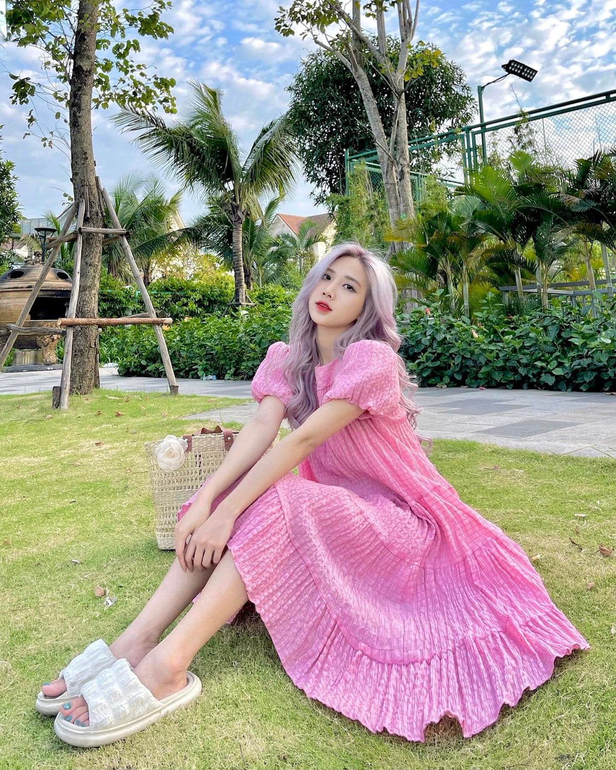 Ngoài ra, người đẹp còn kinh doanh online và luôn ấp ủ mở shop thời trang.