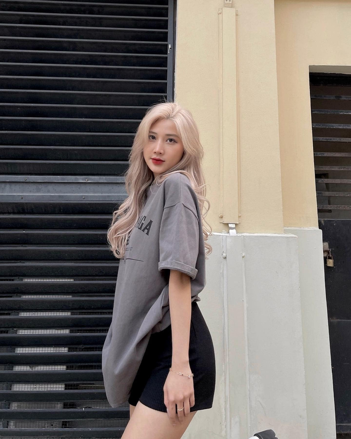 Cư dân mạng không khỏi trầm trồ khi xem những bức ảnh trên trang cá nhân của Linh Hương. Ảnh: FBNV