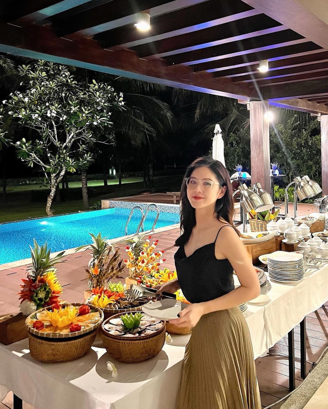 Cô từng chia sẻ bạn đời của cô là người điềm đạm, quan tâm và biết chia sẻ. Quan trọng hơn cả, ông xã là người khiến nữ MC cảm thấy an tâm để dựa vào.