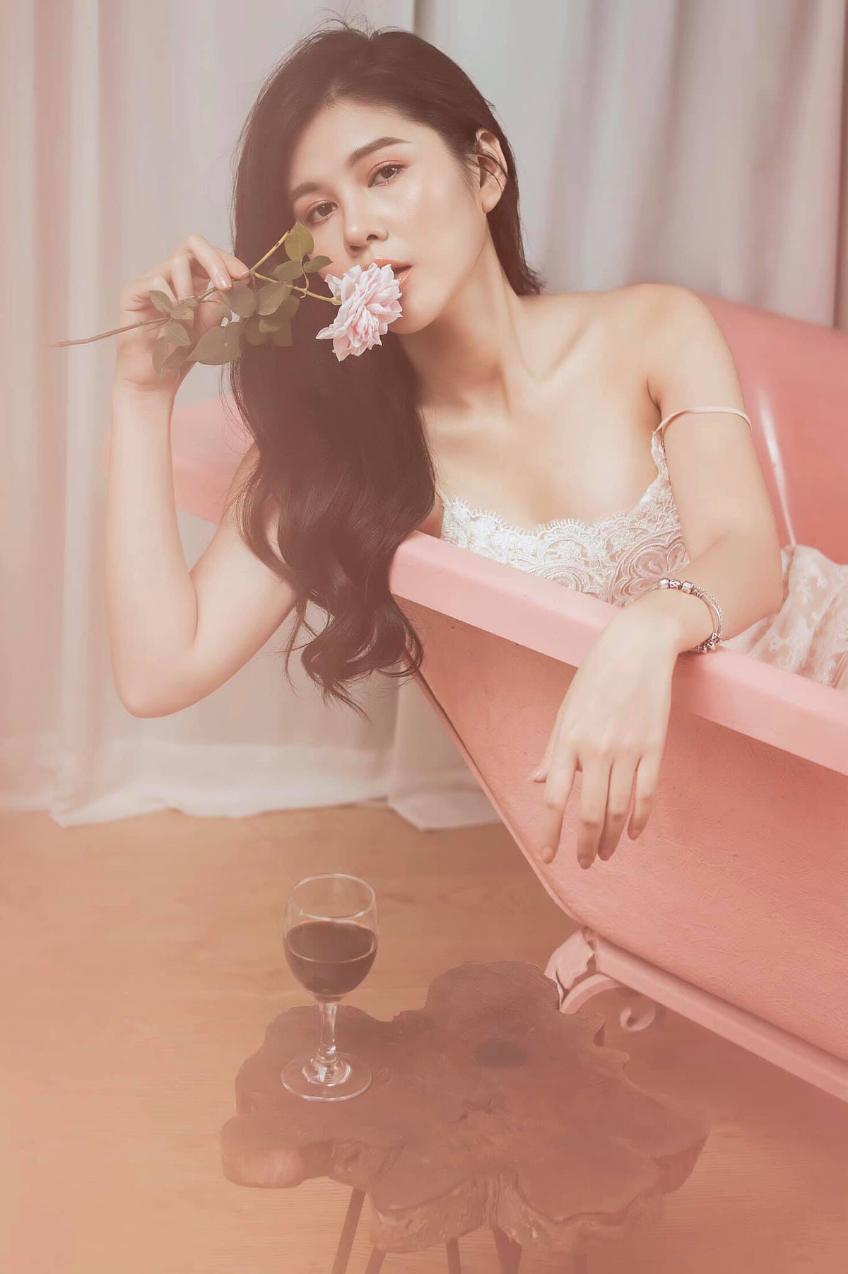 Bên cạnh sự nghiệp thành công, Thu Hoài còn có cuộc hôn nhân nhiều người mơ ước.