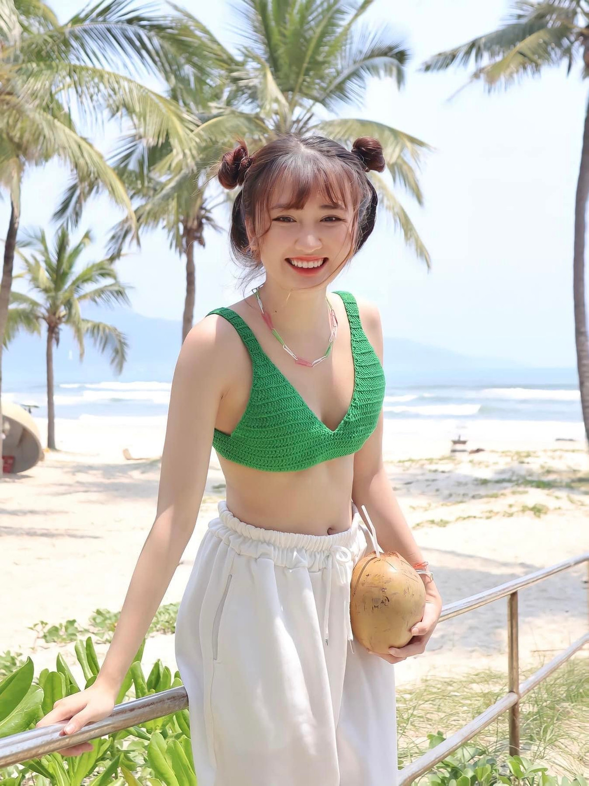 Ngoài ra, cô nàng còn sở hữu tài khoản Instagram với gần 1 triệu follower.