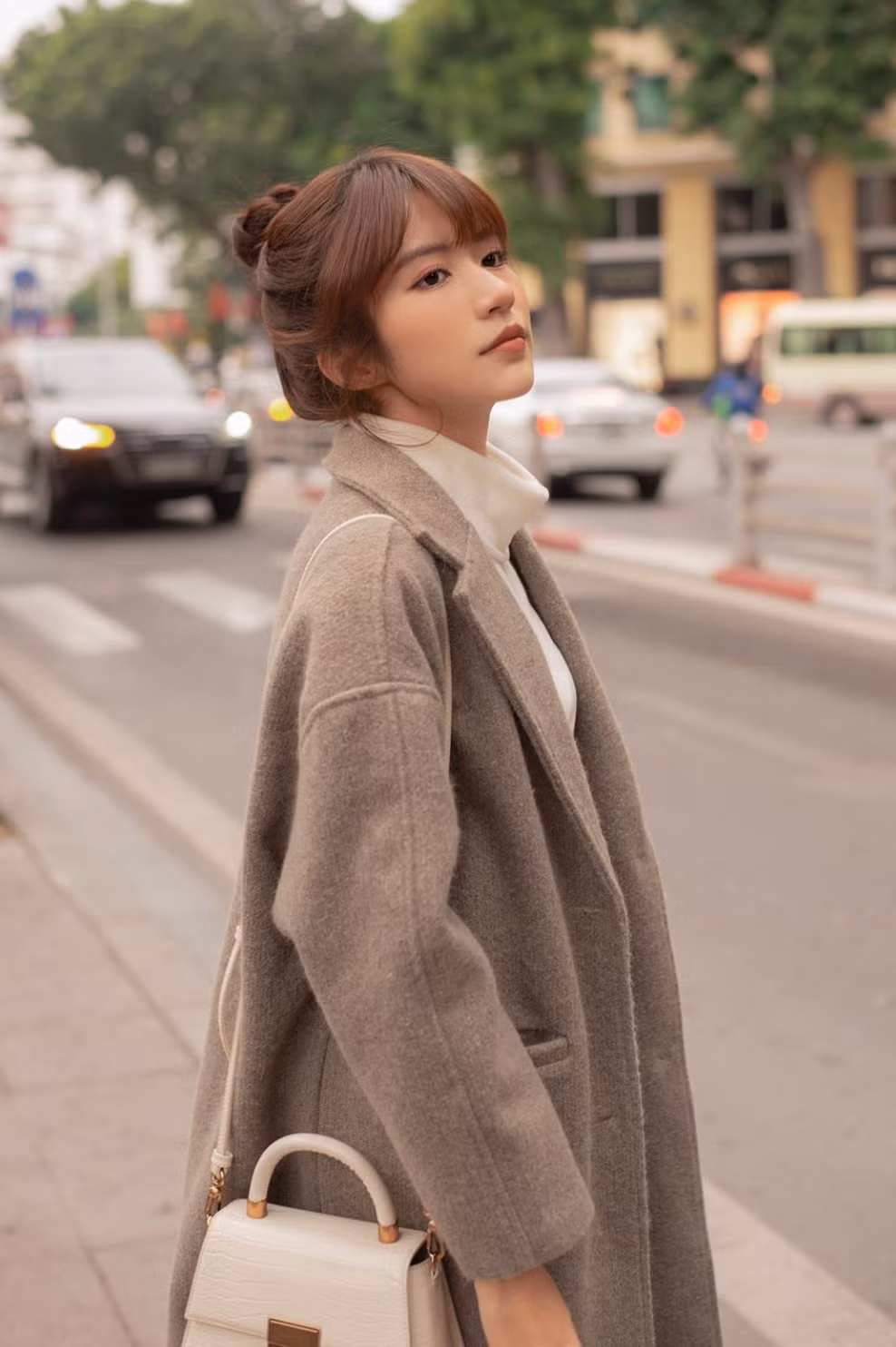 Tận dụng ưu điểm nhờ nhan sắc hút hồn và vóc dáng đẹp, Ngọc Huyền có thể cân đẹp nhiều phong cách.