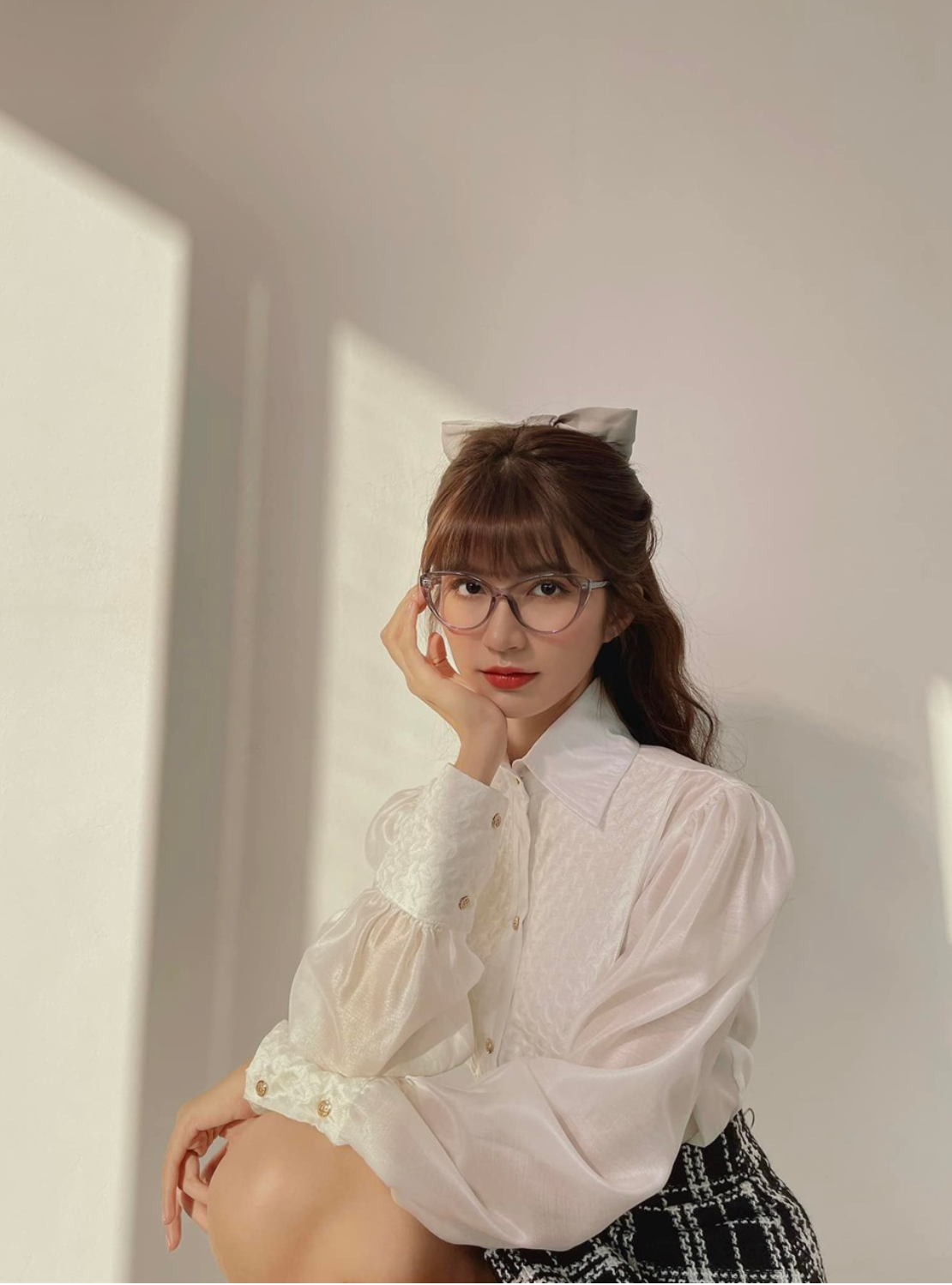 Sở hữu gương mặt xinh đẹp, thuần khiết, đôi mắt to tròn cùng nụ cười rạng rỡ nên trước đó Ngọc Huyền từng là gương mặt người mẫu ảnh, quảng cáo cho nhiều thương hiệu.