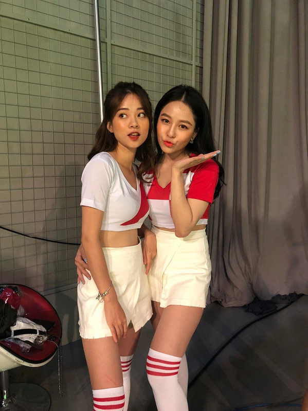 Không chỉ nhận được lời khen bởi ngoại hình xinh xắn, ngây thơ, Mai Anh còn gây ấn tượng bởi những bình luận thú vị và hiểu biết về bóng đá.