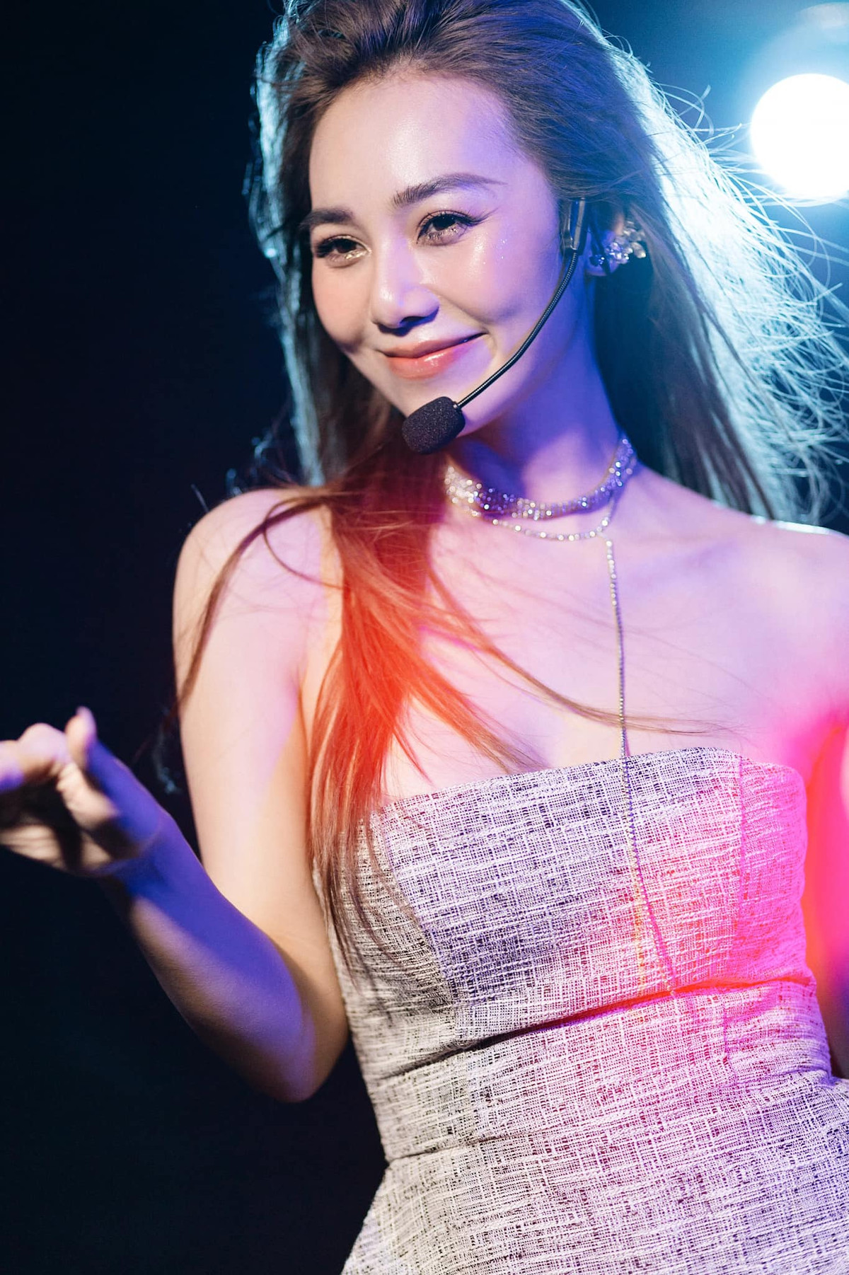 Cô nàng 9X cũng không ngại khoe mặt mộc hay ảnh chụp camera thường.