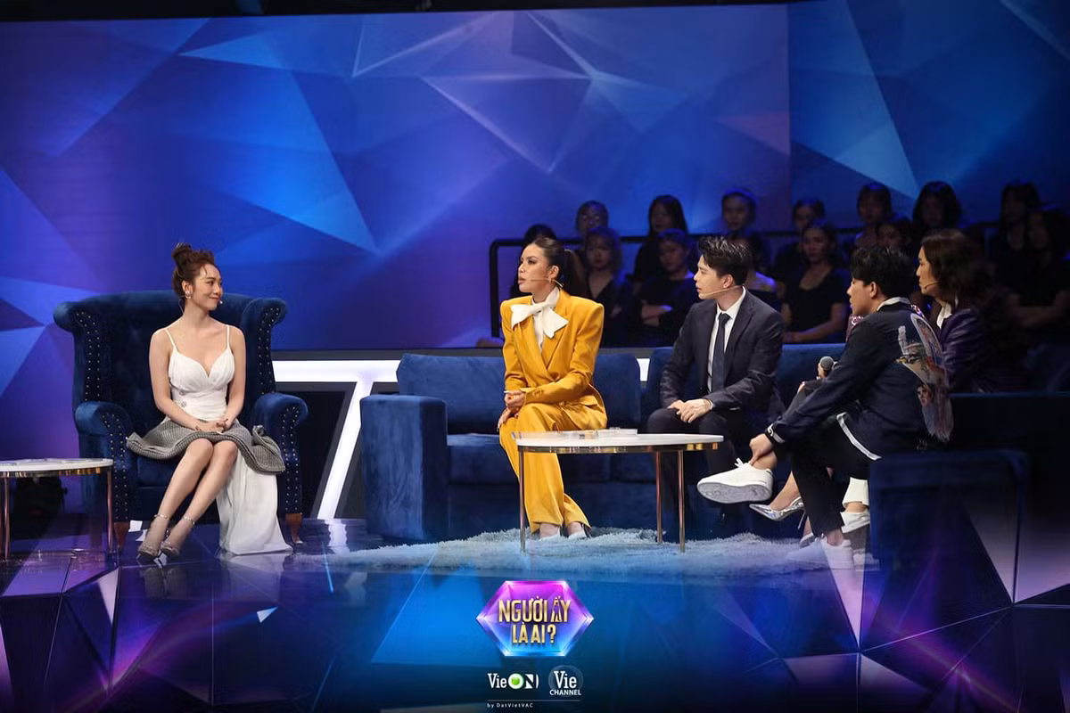 Từng nhận nhiều bình luận tiêu cực về ngoại hình "ảo", Kim Chi luôn thẳng thắn lên tiếng, đáp trả 1 cách duyên dáng.